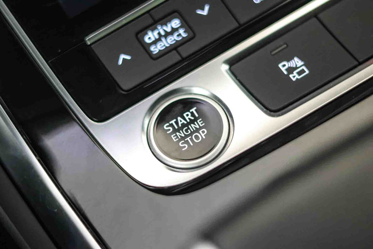 Audi Q8 55 TFSIe 280kW (381CV) quattro tiptronic **Techo panorámico** - Foto 49