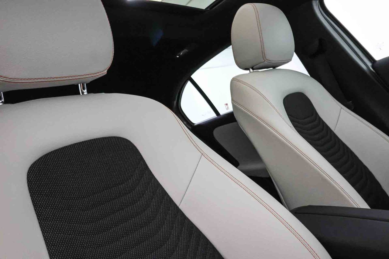 Mercedes Clase A A 180 d **Techo panorámico** - Foto 48