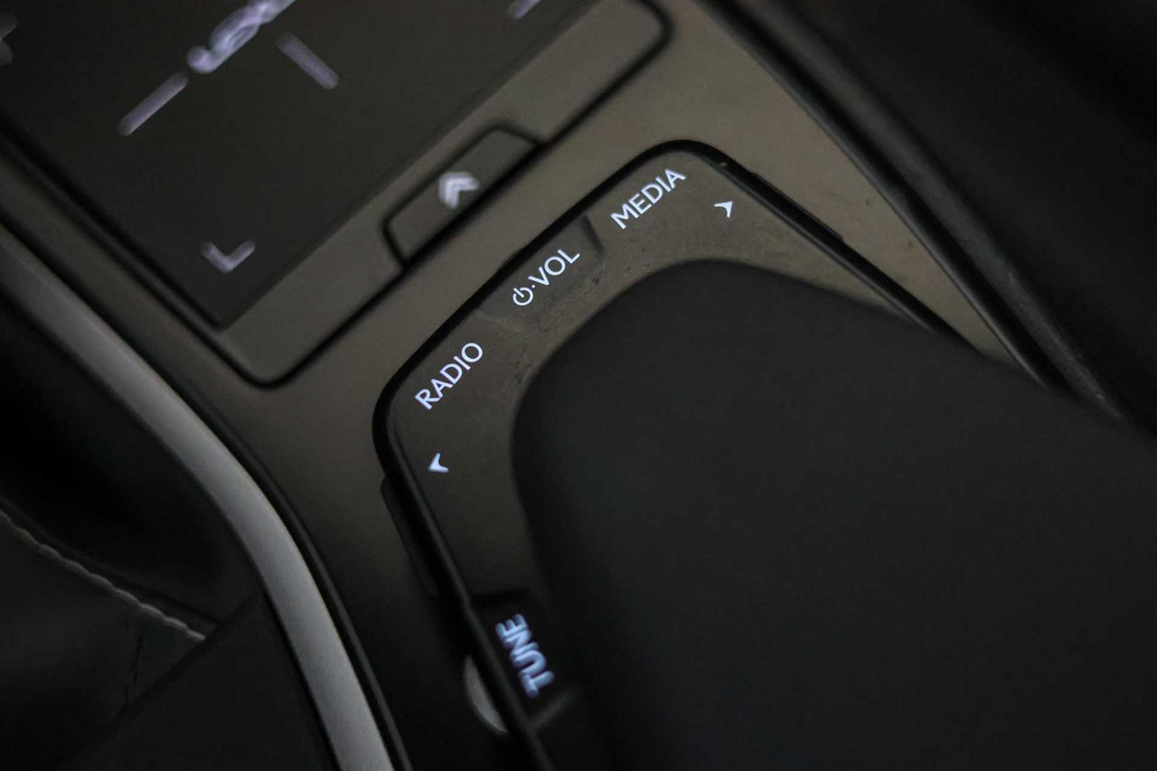 Lexus UX 2.0 250h Business - Foto 47