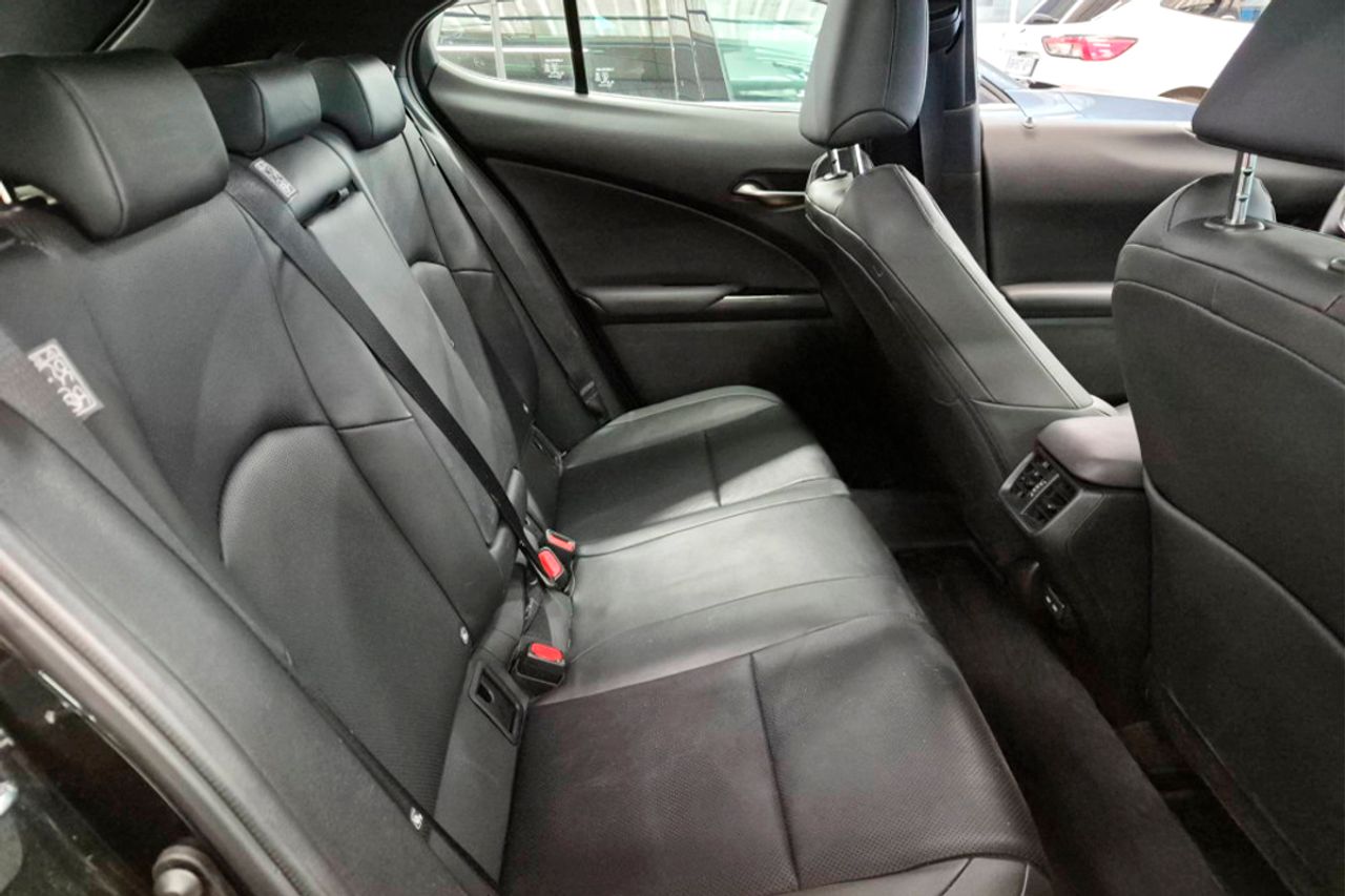 Lexus UX 2.0 250h Business - Foto 6