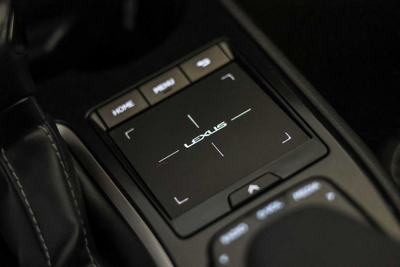 Lexus UX 2.0 250h Business - Foto 46