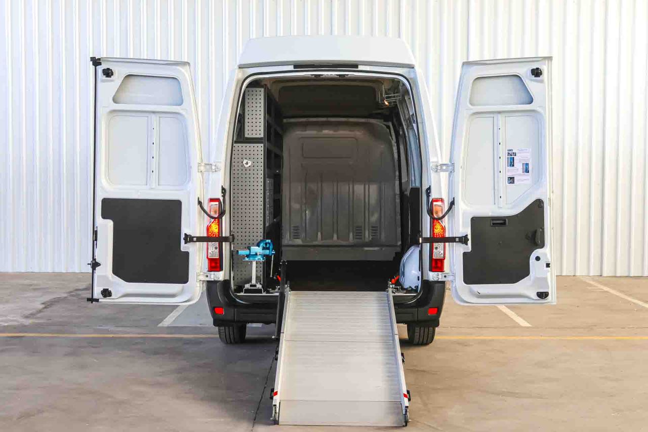 Opel Movano F 3500 L3H3 CDTI 150 **Rampa de carga** - Foto 9