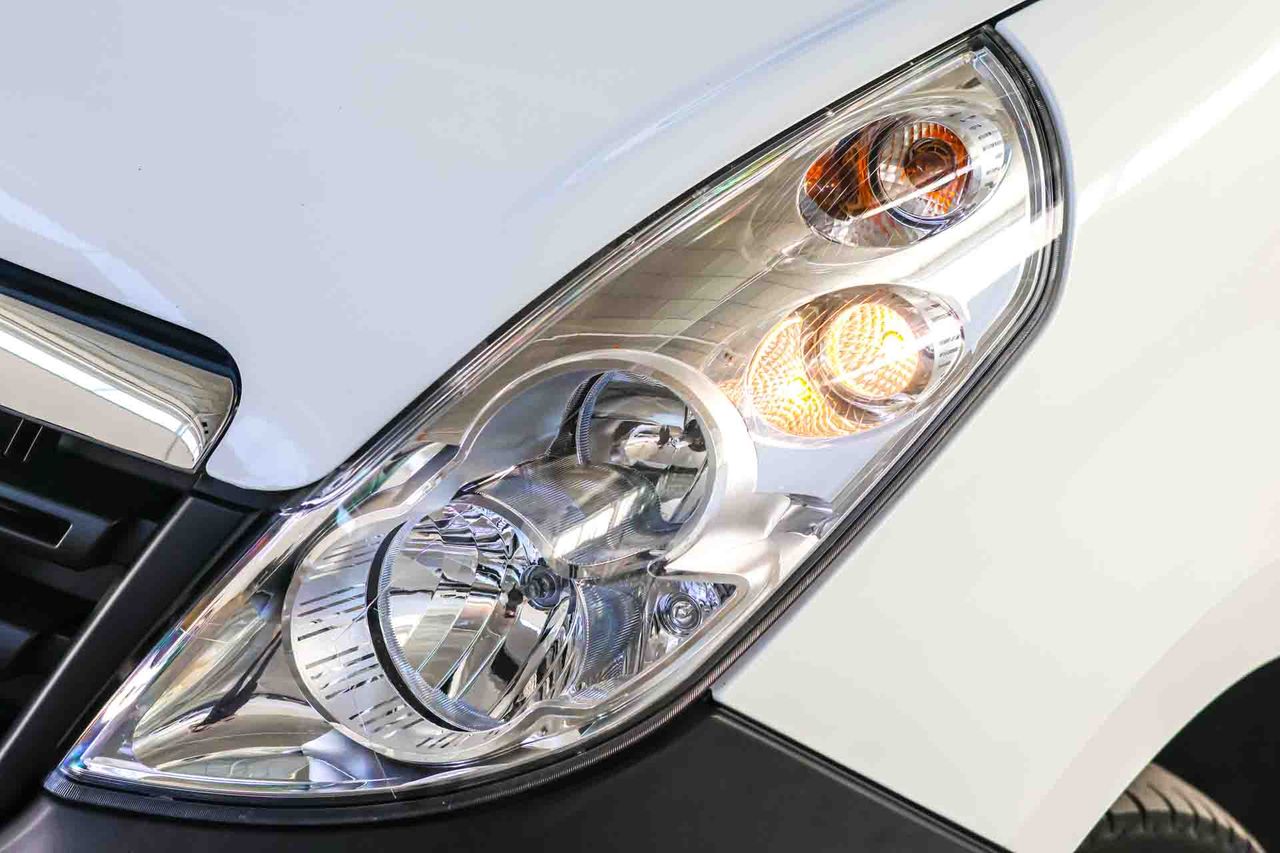 Opel Movano F 3500 L3H3 CDTI 150 **Rampa de carga** - Foto 21