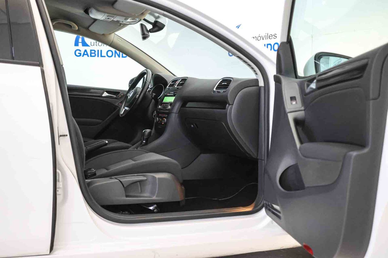 Volkswagen Golf 1.6 TDI 105 DSG Advance BMotion Tech - Foto 44