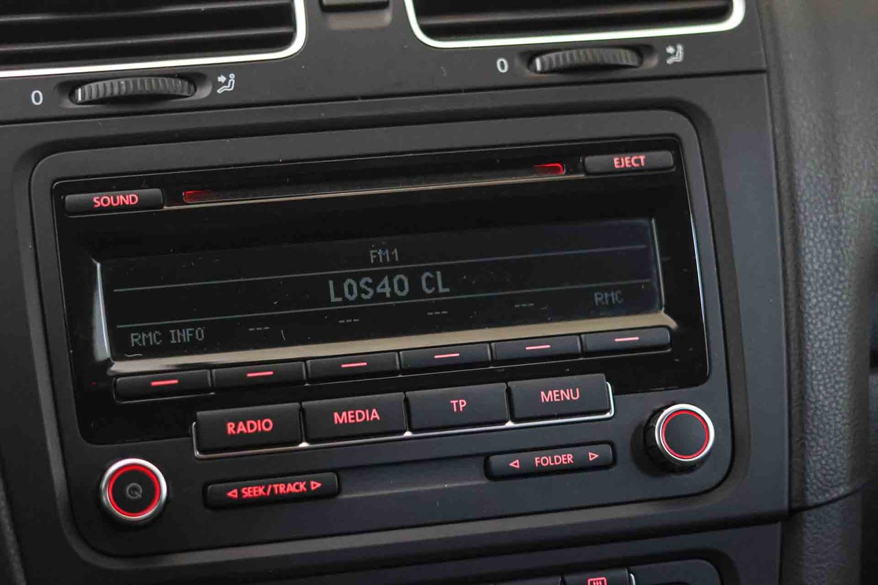 Volkswagen Golf 1.6 TDI 105 DSG Advance BMotion Tech - Foto 41