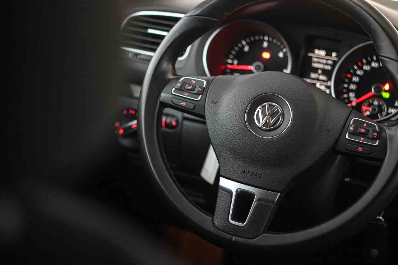 Volkswagen Golf 1.6 TDI 105 DSG Advance BMotion Tech - Foto 32