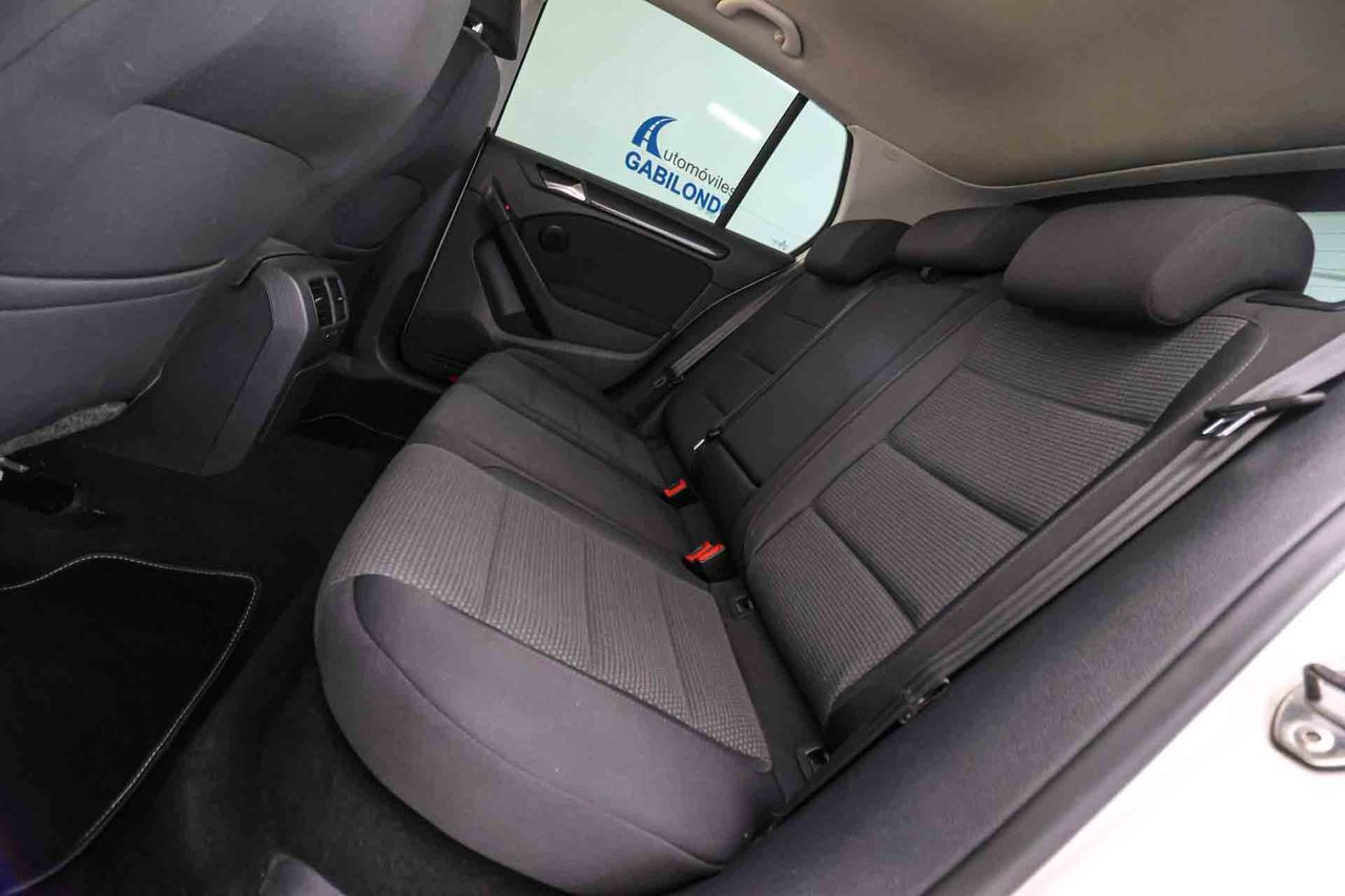 Volkswagen Golf 1.6 TDI 105 DSG Advance BMotion Tech - Foto 42