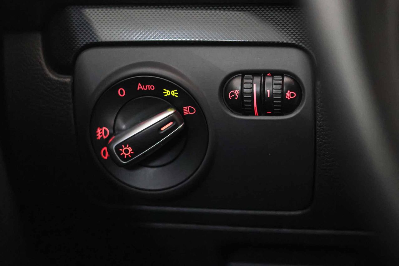 Volkswagen Golf 1.6 TDI 105 DSG Advance BMotion Tech - Foto 30