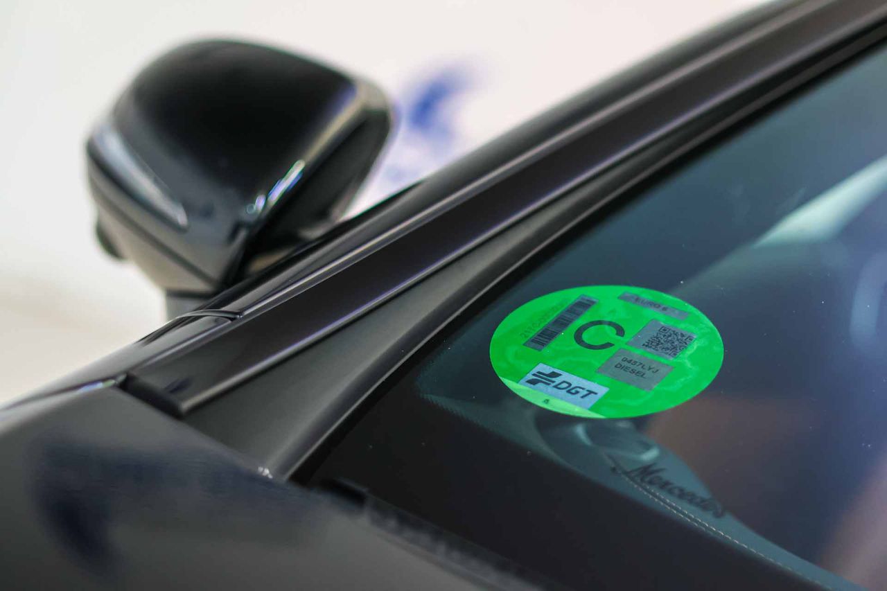 Mercedes Clase E E 220 d Coupé AMG Line **Techo solar** - Foto 18