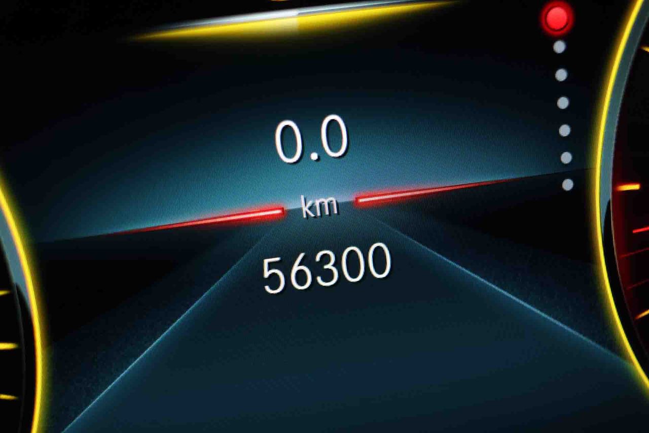 Mercedes Clase E E 220 d Coupé AMG Line **Techo solar** - Foto 7