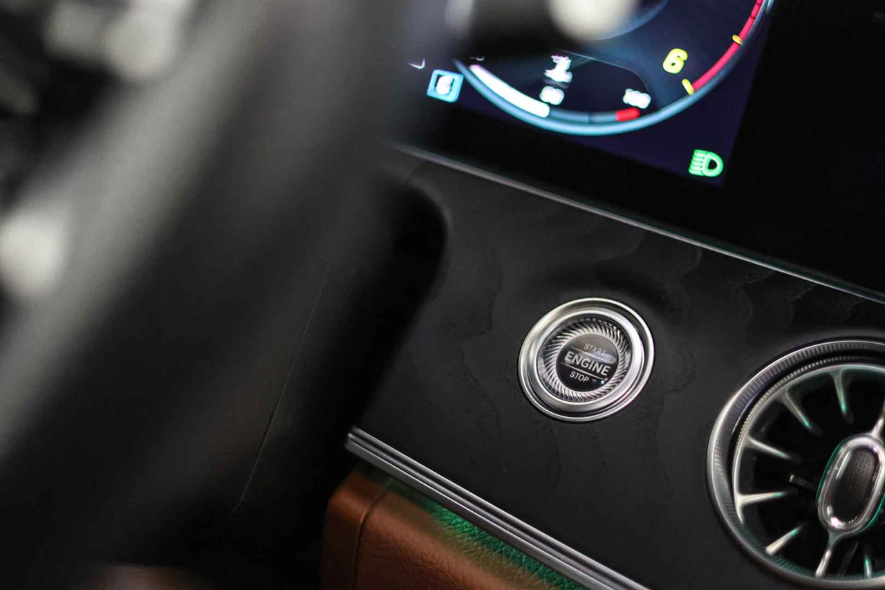 Mercedes Clase E E 220 d Coupé AMG Line **Techo solar** - Foto 47