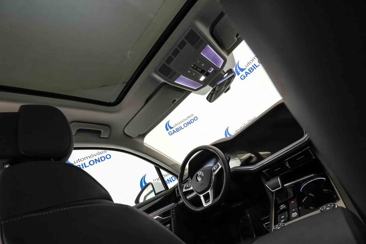 Volkswagen Touareg R-Line 3.0 TDI 170kW (231CV) Tip 4Motion **Techo panorámico** - Foto 29