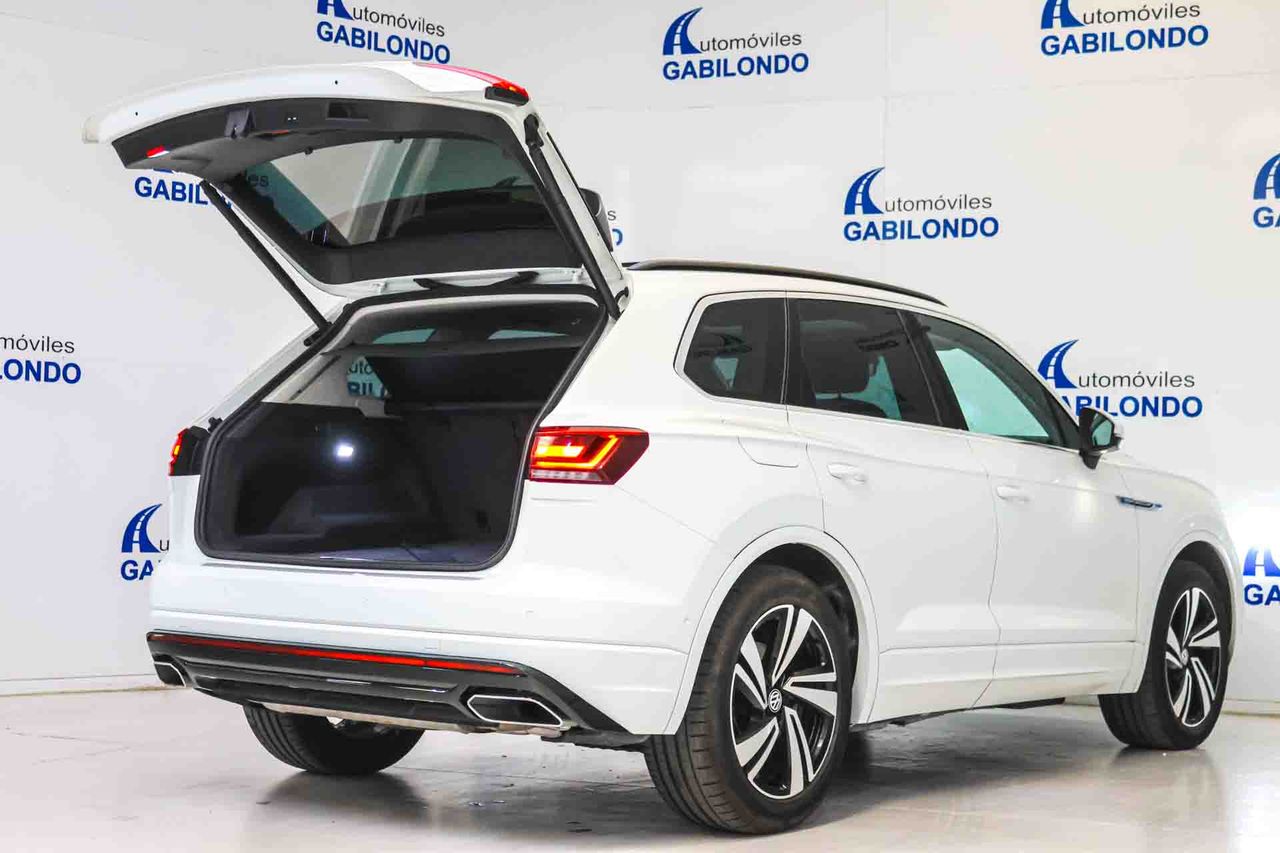 Volkswagen Touareg R-Line 3.0 TDI 170kW (231CV) Tip 4Motion **Techo panorámico** - Foto 17