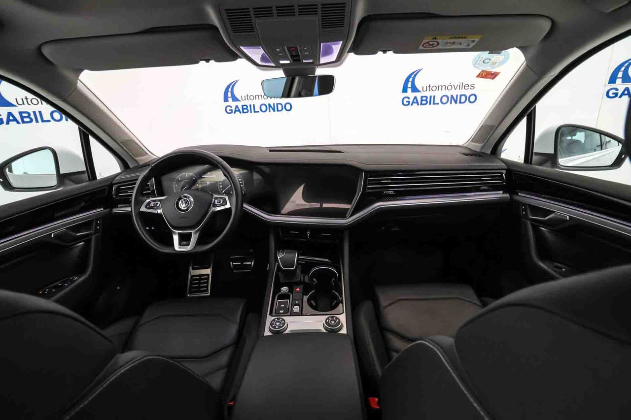 Volkswagen Touareg R-Line 3.0 TDI 170kW (231CV) Tip 4Motion **Techo panorámico** - Foto 33