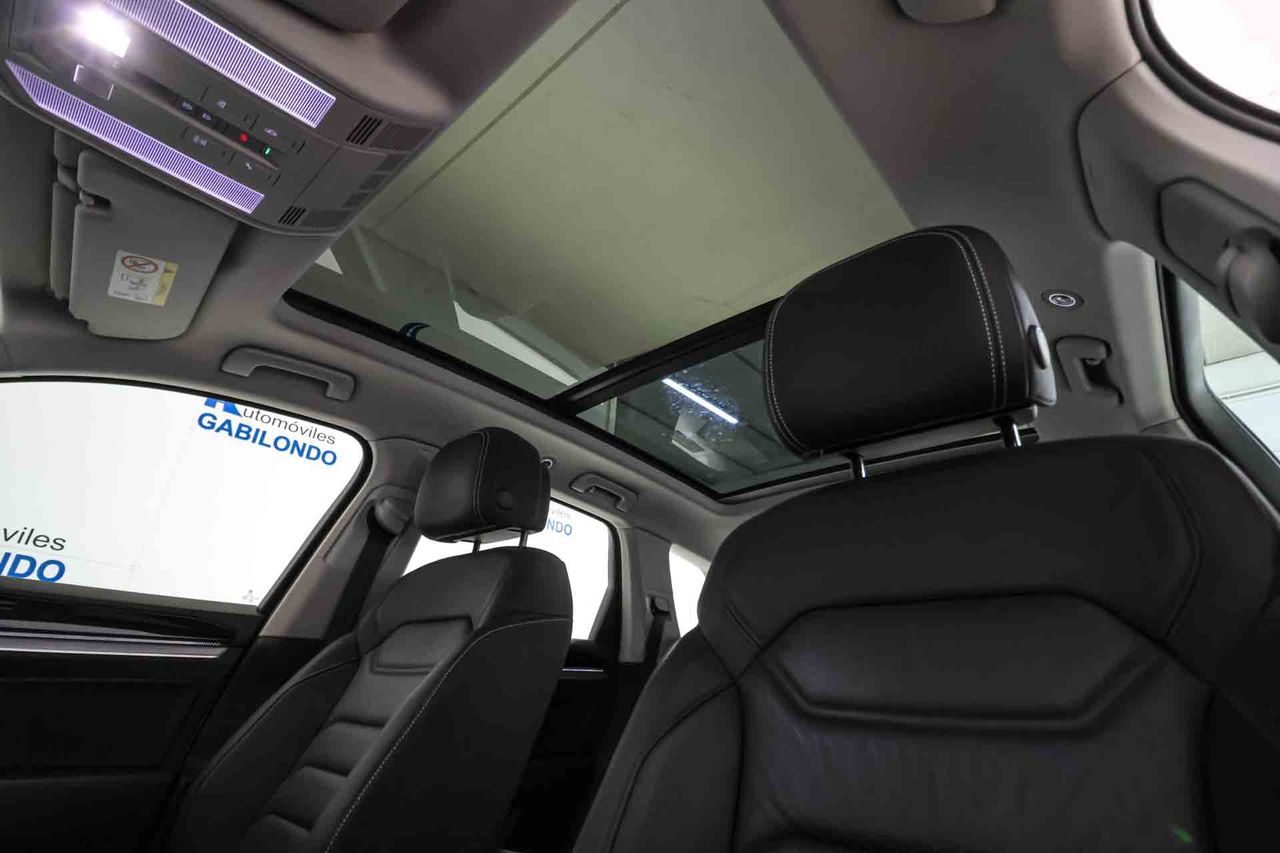 Volkswagen Touareg R-Line 3.0 TDI 170kW (231CV) Tip 4Motion **Techo panorámico** - Foto 28