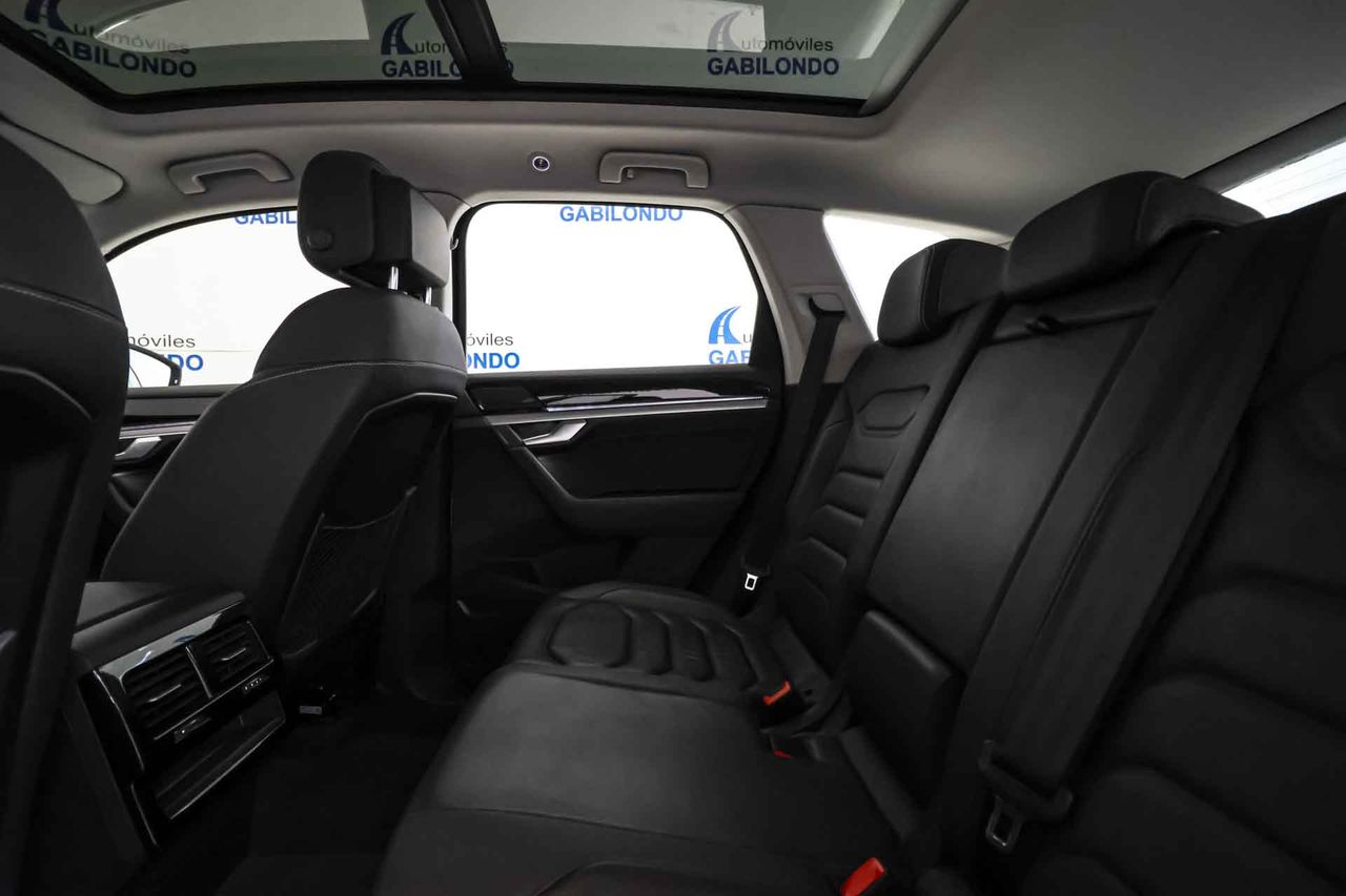 Volkswagen Touareg R-Line 3.0 TDI 170kW (231CV) Tip 4Motion **Techo panorámico** - Foto 52
