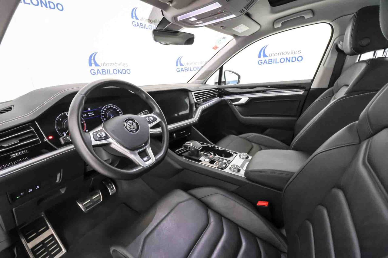 Volkswagen Touareg R-Line 3.0 TDI 170kW (231CV) Tip 4Motion **Techo panorámico** - Foto 26