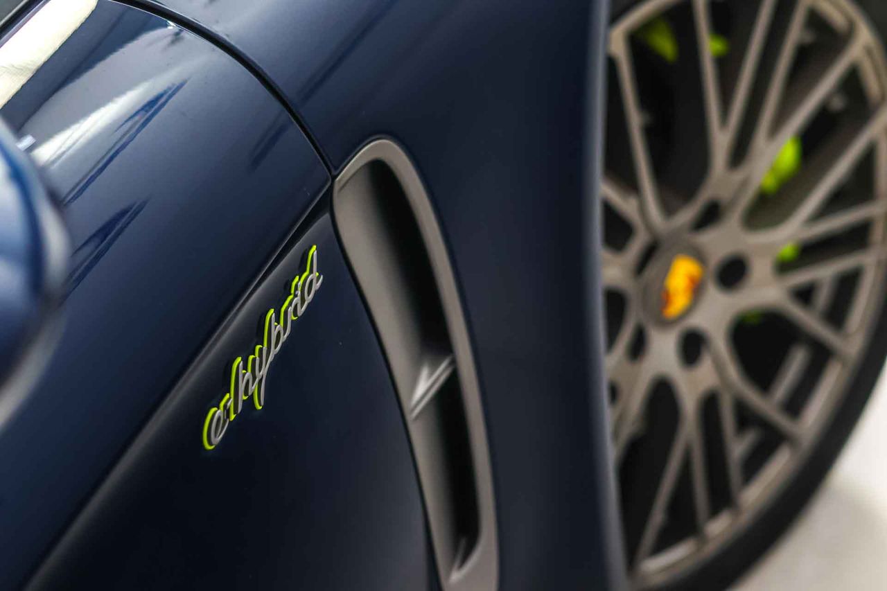 Porsche Panamera 4 E-Hybrid Platinum Edition **Techo panorámico** - Foto 22