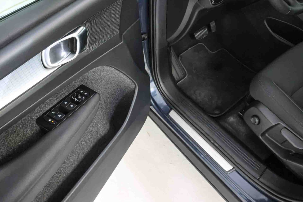 Volvo XC40 1.5 T4 Twin Recharge Core Auto - Foto 36