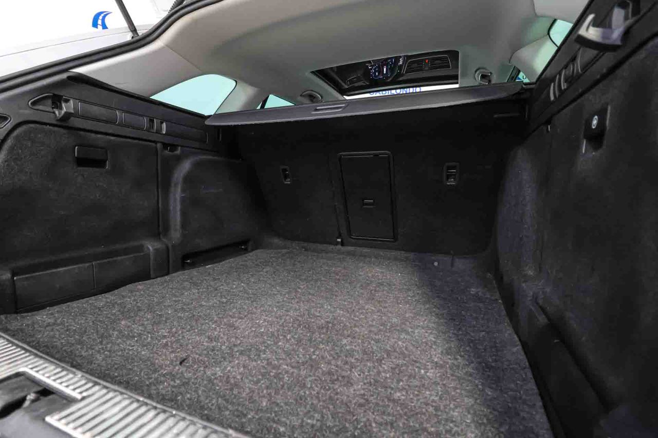 Skoda Superb Combi 2.0 TDI 110kW (150CV) DSG Ambition **Techo panorámico** - Foto 51