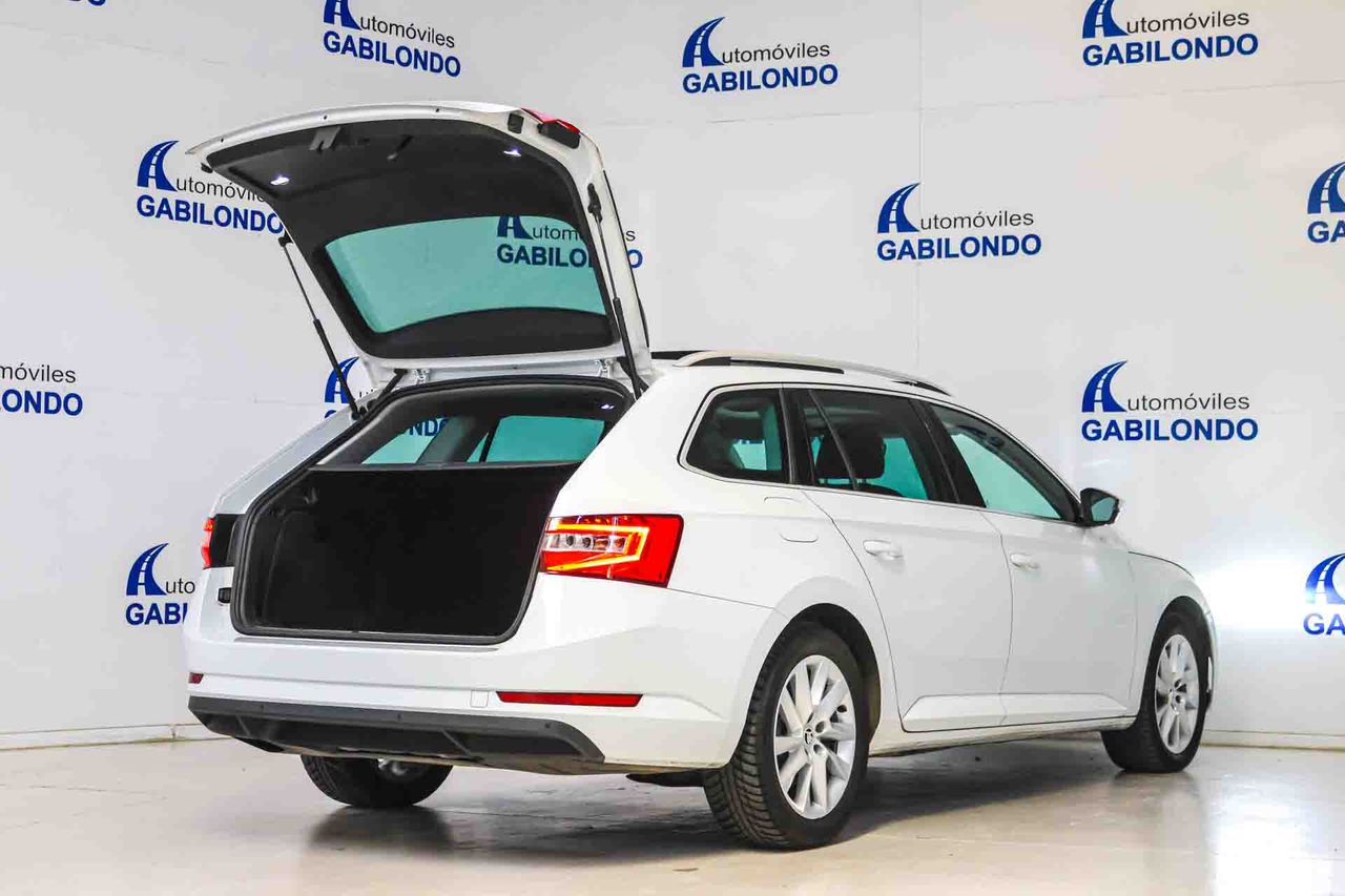 Skoda Superb Combi 2.0 TDI 110kW (150CV) DSG Ambition **Techo panorámico** - Foto 17