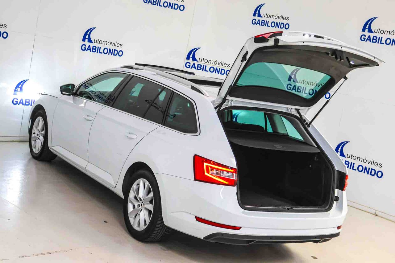 Skoda Superb Combi 2.0 TDI 110kW (150CV) DSG Ambition **Techo panorámico** - Foto 20