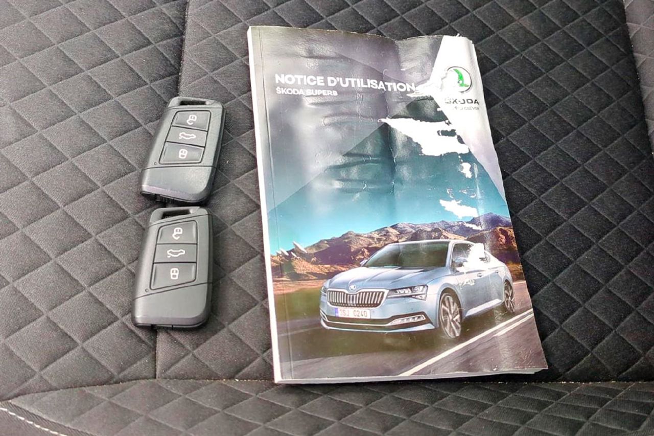 Skoda Superb Combi 2.0 TDI 110kW (150CV) DSG Ambition **Techo panorámico** - Foto 10