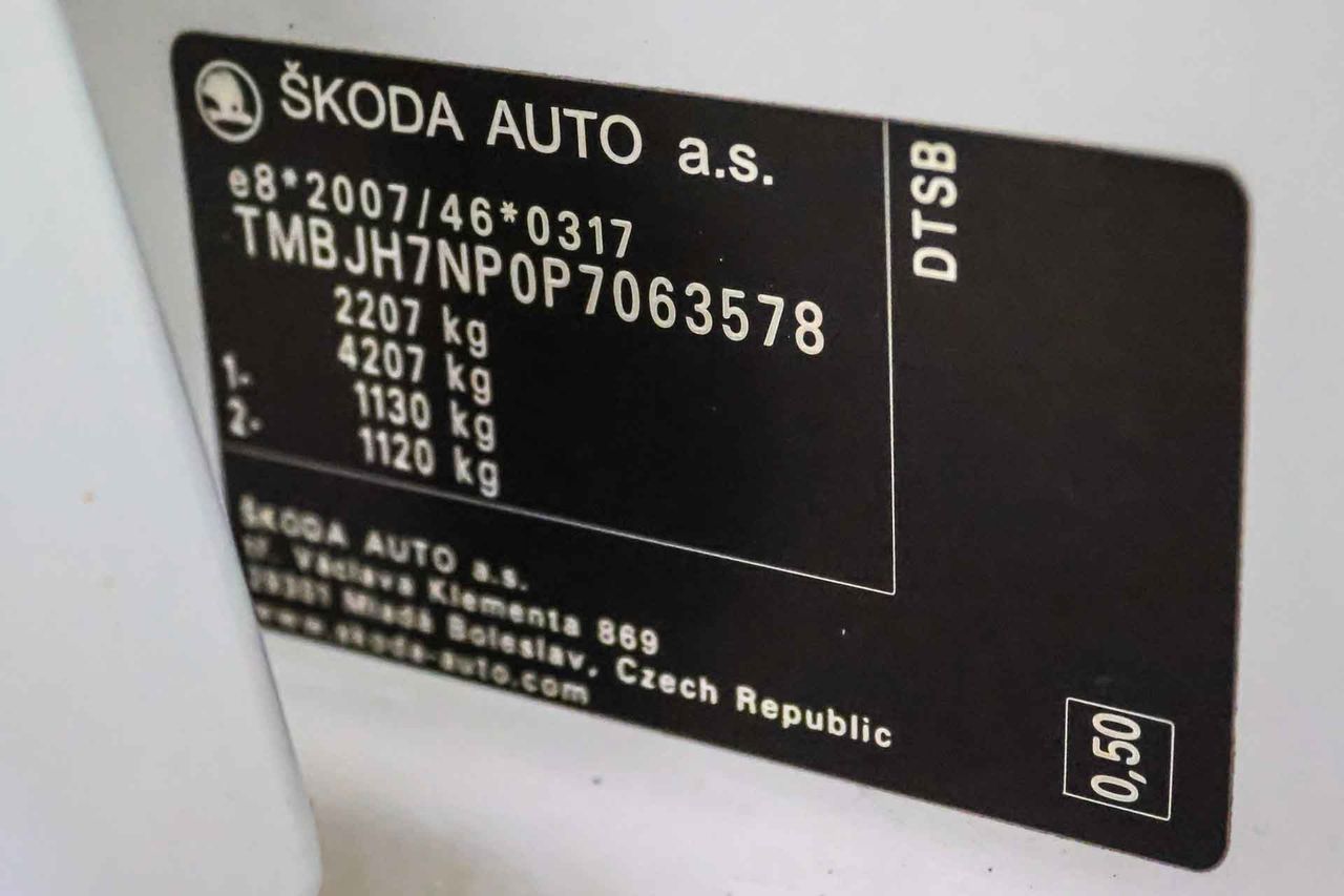 Skoda Superb Combi 2.0 TDI 110kW (150CV) DSG Ambition **Techo panorámico** - Foto 8
