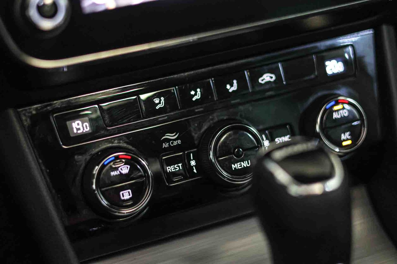 Skoda Superb Combi 2.0 TDI 110kW (150CV) DSG Ambition **Techo panorámico** - Foto 42