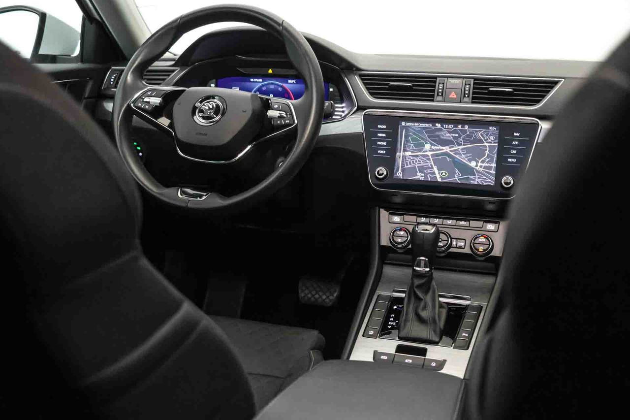 Skoda Superb Combi 2.0 TDI 110kW (150CV) DSG Ambition **Techo panorámico** - Foto 32