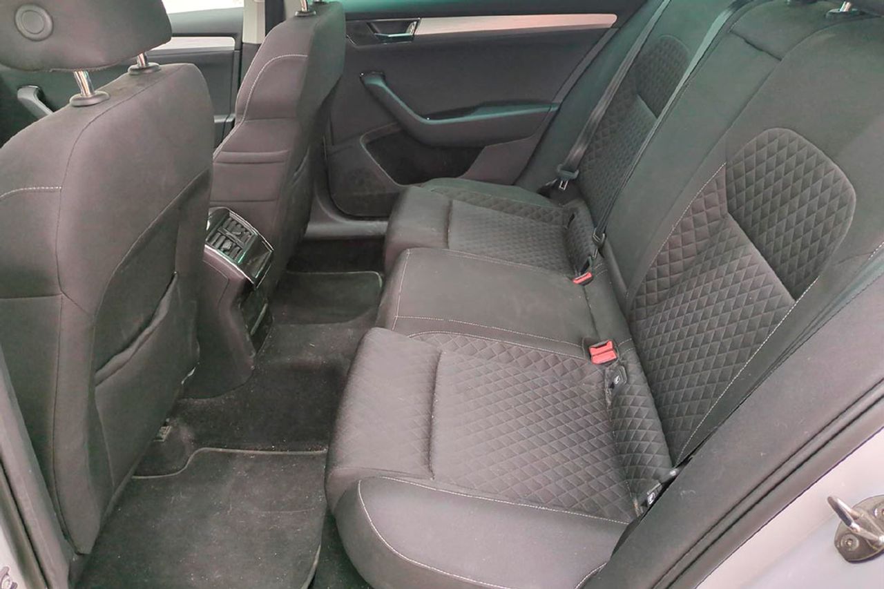 Skoda Superb Combi 2.0 TDI 110kW (150CV) DSG Ambition **Techo panorámico** - Foto 6
