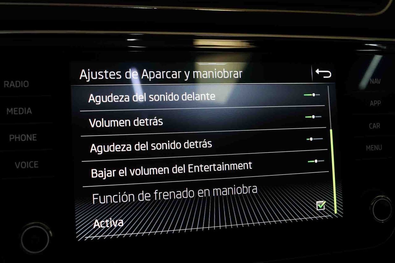Skoda Superb Combi 2.0 TDI 110kW (150CV) DSG Ambition **Techo panorámico** - Foto 54
