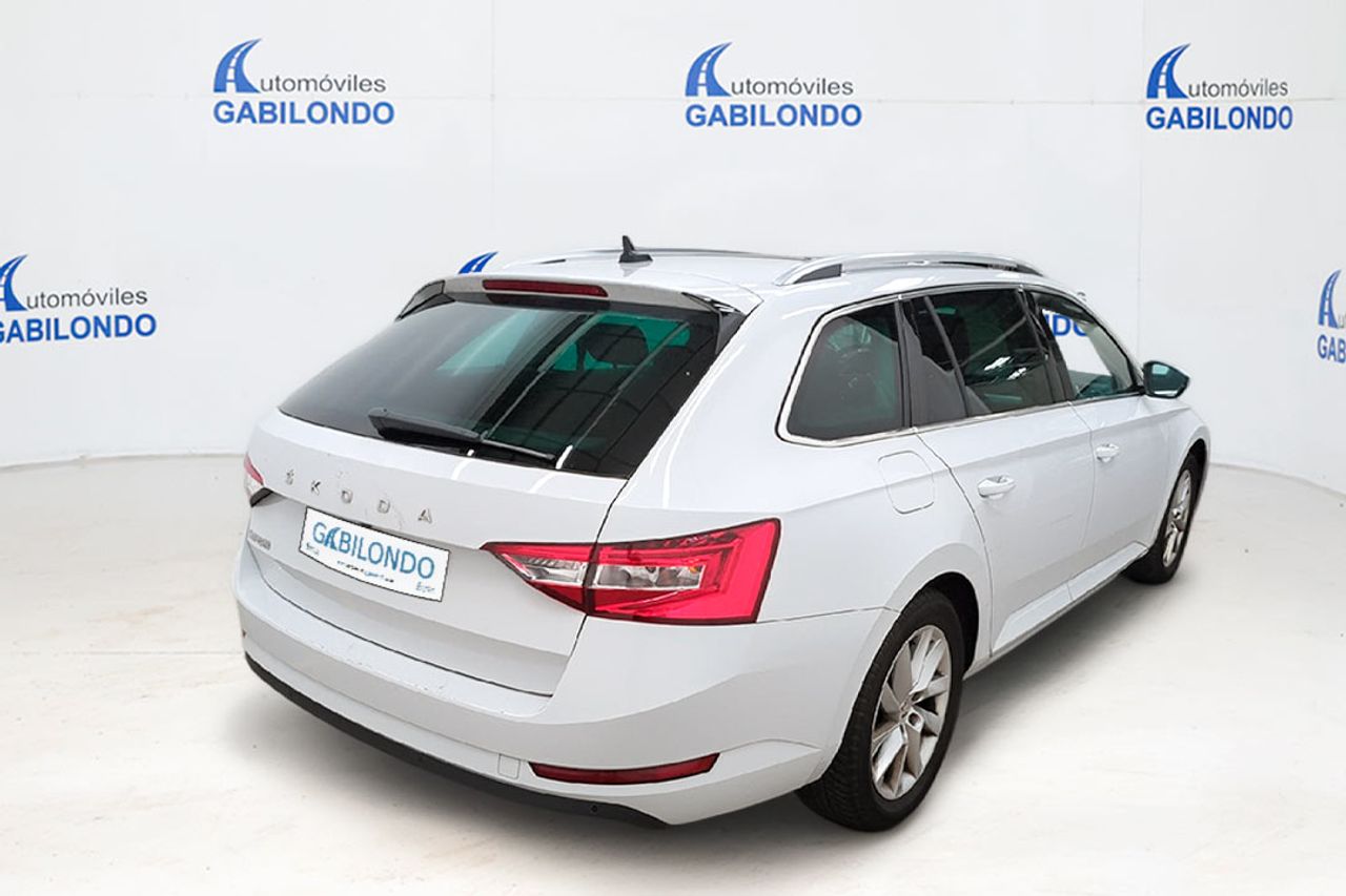 Skoda Superb Combi 2.0 TDI 110kW (150CV) DSG Ambition **Techo panorámico** - Foto 9