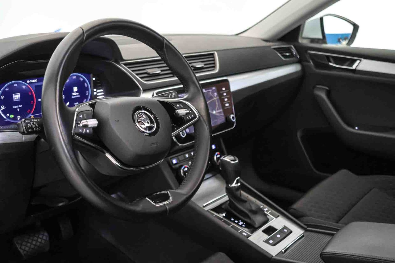 Skoda Superb Combi 2.0 TDI 110kW (150CV) DSG Ambition **Techo panorámico** - Foto 6