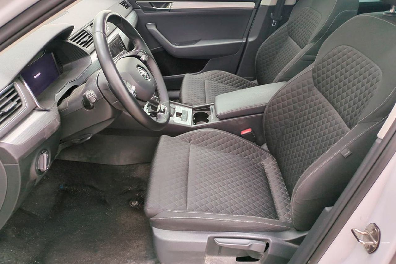 Skoda Superb Combi 2.0 TDI 110kW (150CV) DSG Ambition **Techo panorámico** - Foto 5