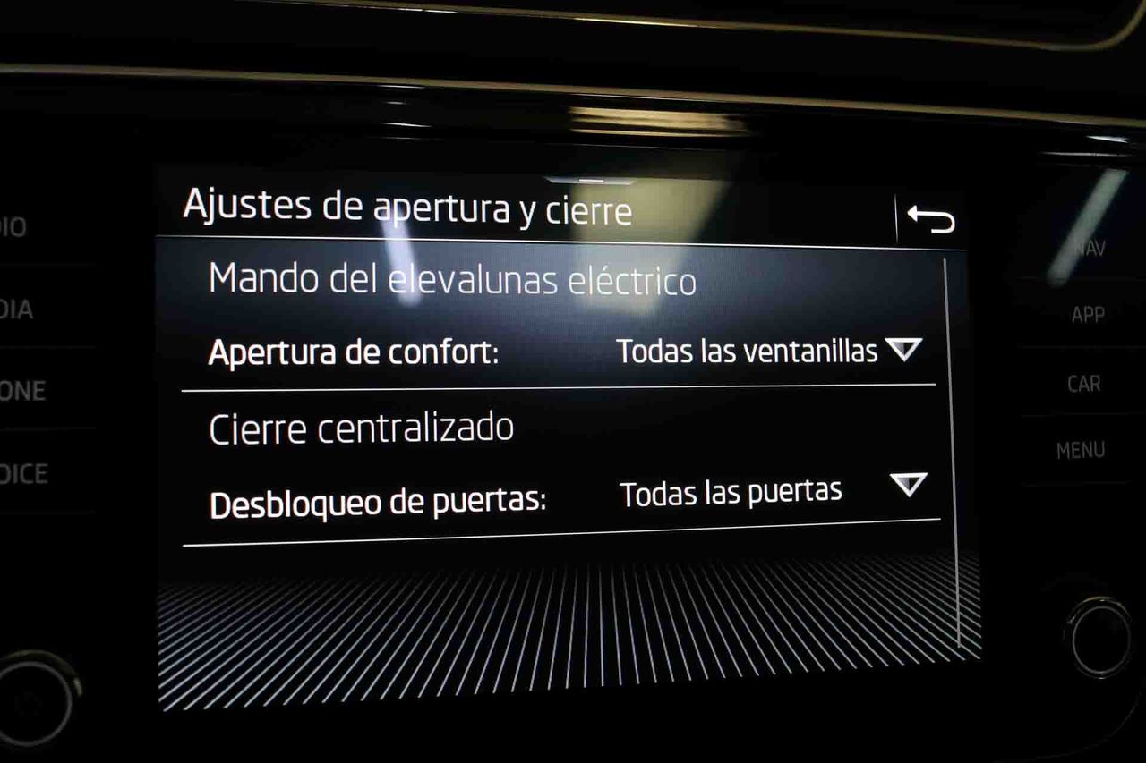 Skoda Superb Combi 2.0 TDI 110kW (150CV) DSG Ambition **Techo panorámico** - Foto 56
