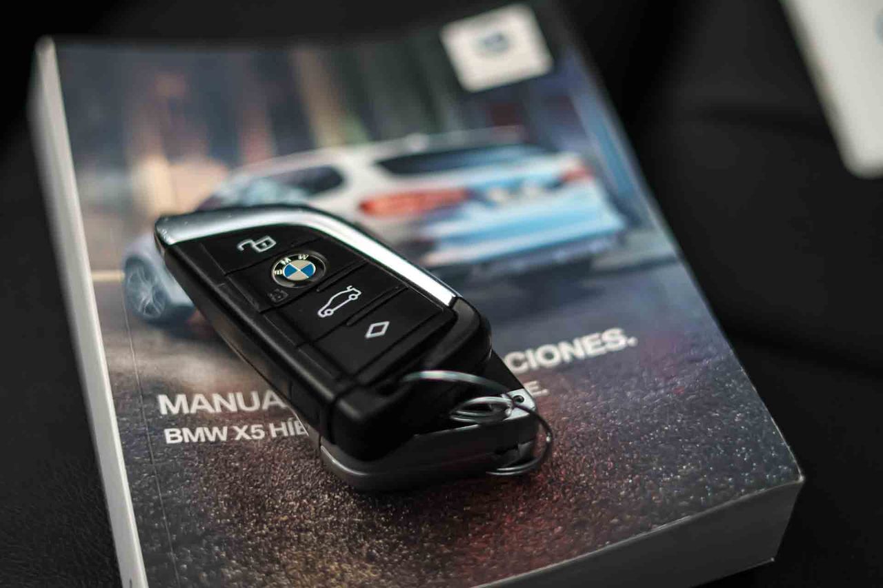 BMW X5 xDrive45e - Foto 59