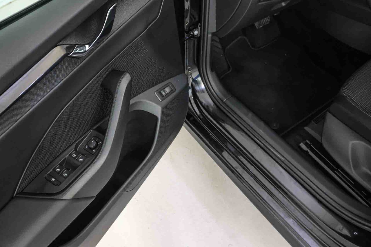 Skoda Octavia Combi 1.5 TSI 110kW DSG m-HEV Ambit - Foto 30