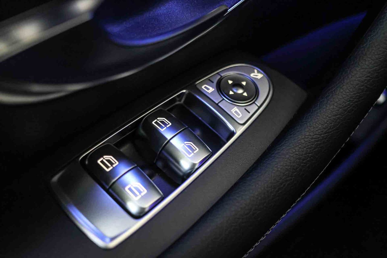 Mercedes Clase E Coupé E 350 **Modelo E 300 AMG Line** - Foto 33