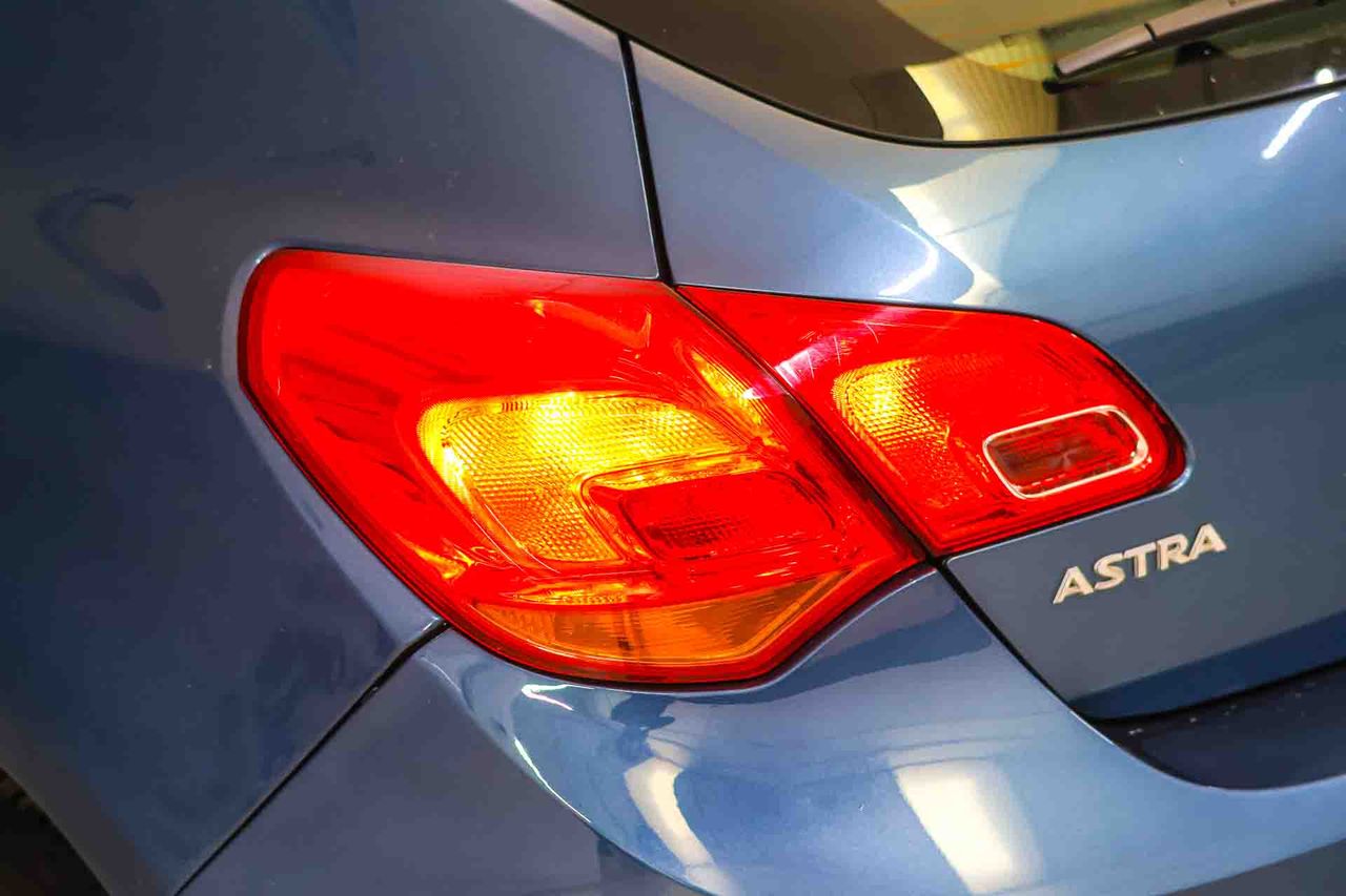 Opel Astra 1.6 CDTi 110 CV Excellence - Foto 17