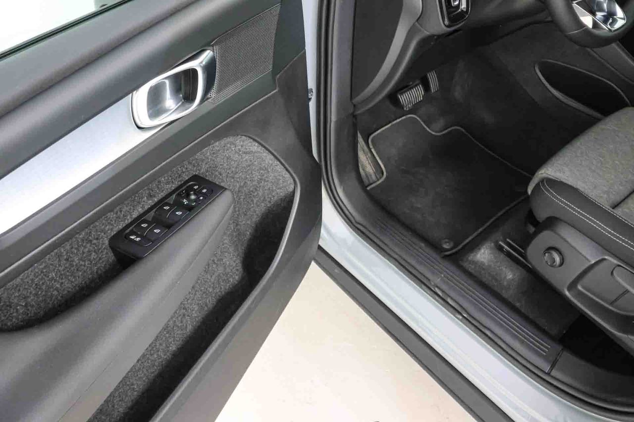 Volvo XC40 2.0 B3 G Core Auto - Foto 32