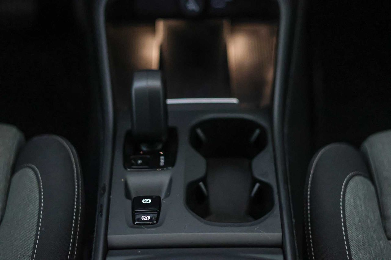 Volvo XC40 2.0 B3 G Essential Auto - Foto 43