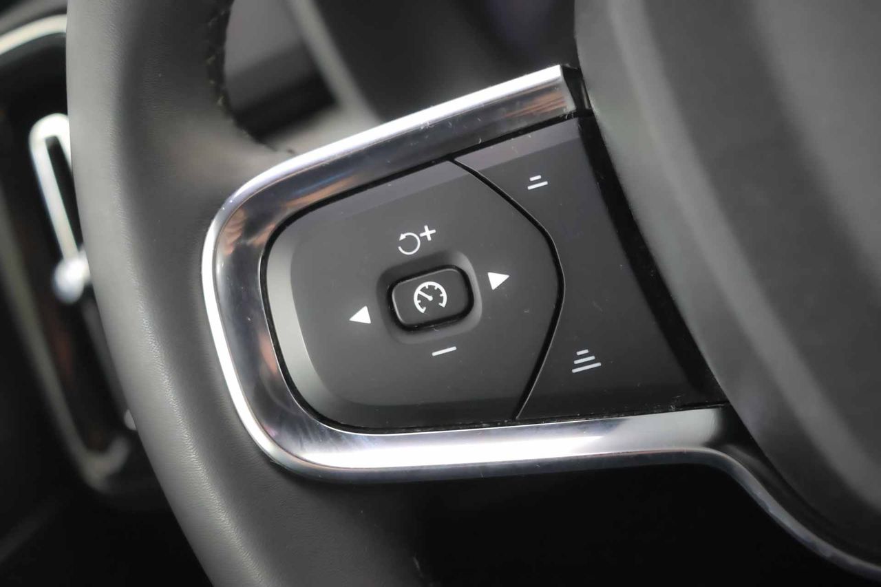 Volvo XC40 2.0 B3 G Essential Auto - Foto 39