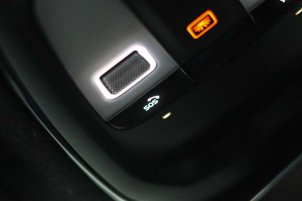 Volvo XC40 2.0 B3 G Essential Auto - Foto 45