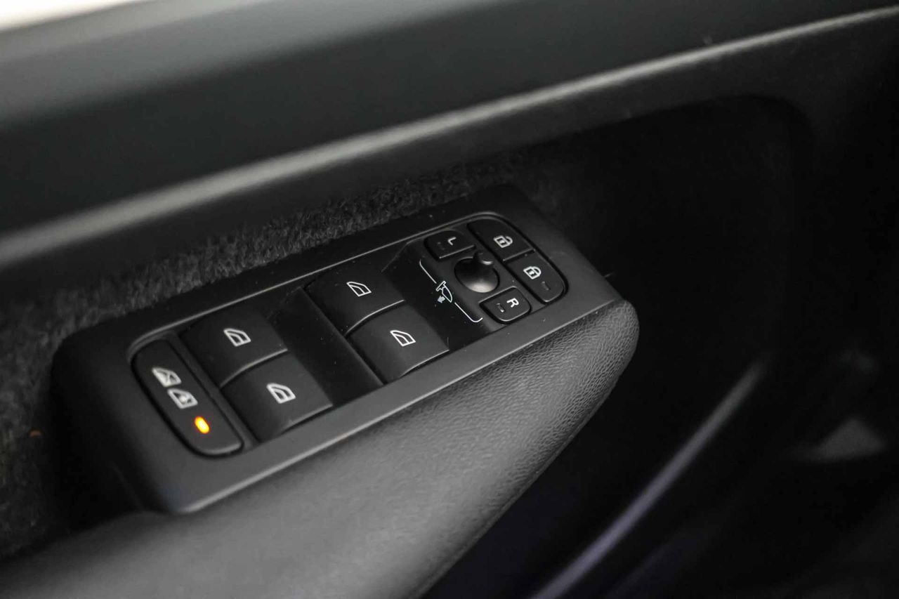 Volvo XC40 2.0 B3 G Essential Auto - Foto 34