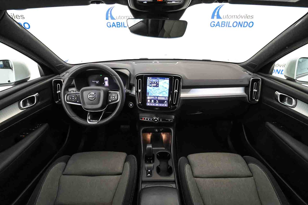 Volvo XC40 2.0 B3 G Essential Auto - Foto 35
