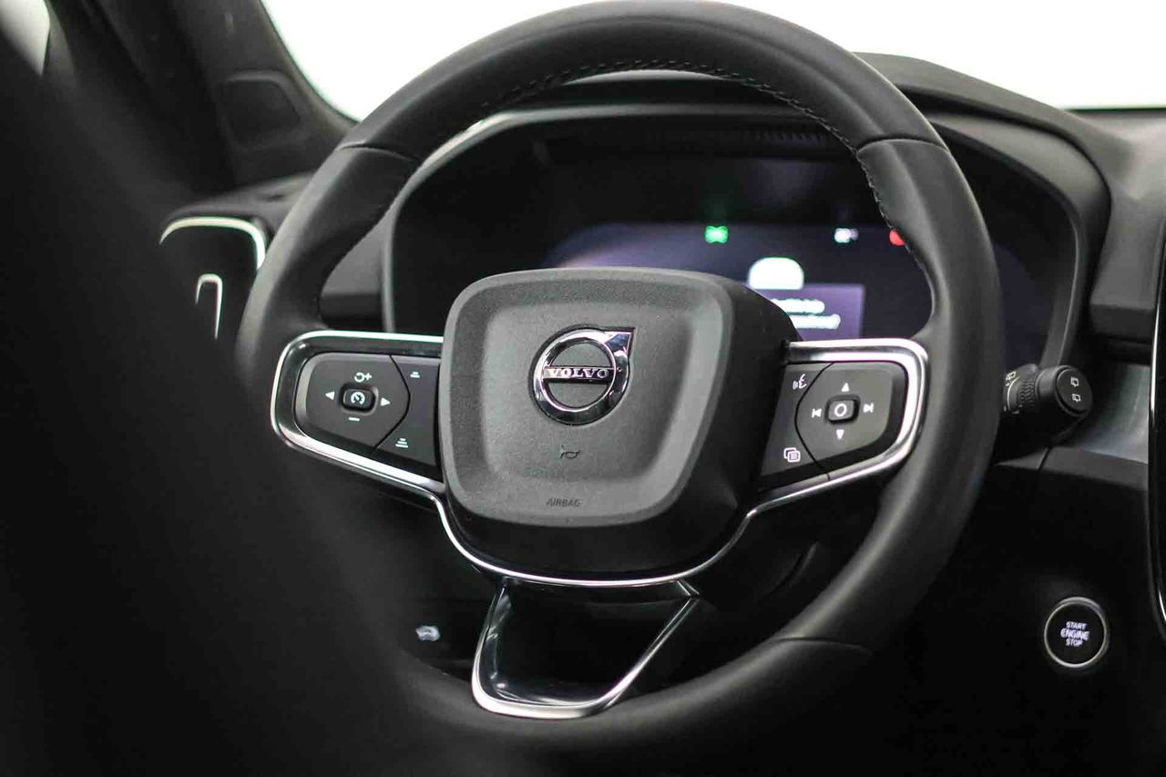 Volvo XC40 2.0 B3 G Essential Auto - Foto 36
