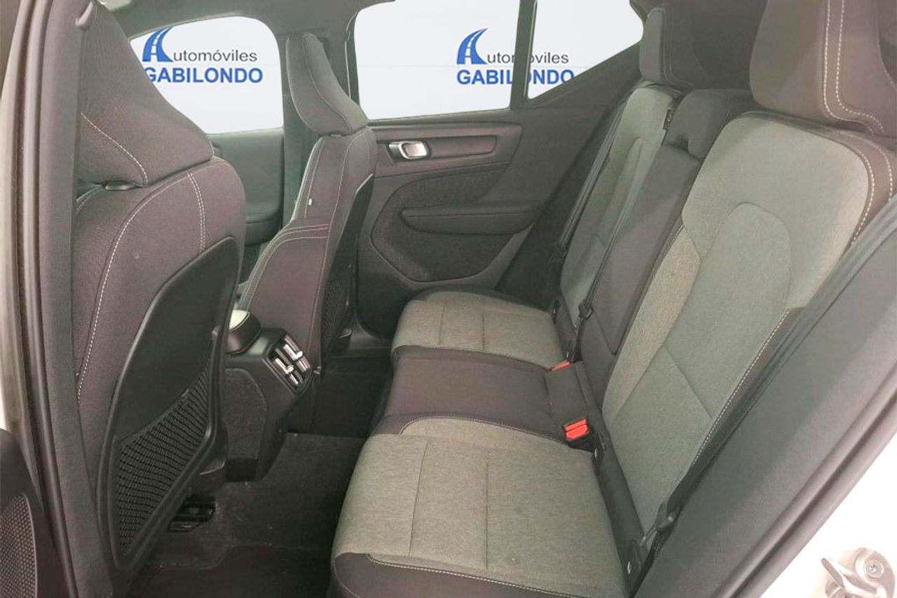 Volvo XC40 2.0 B3 G Essential Auto - Foto 6