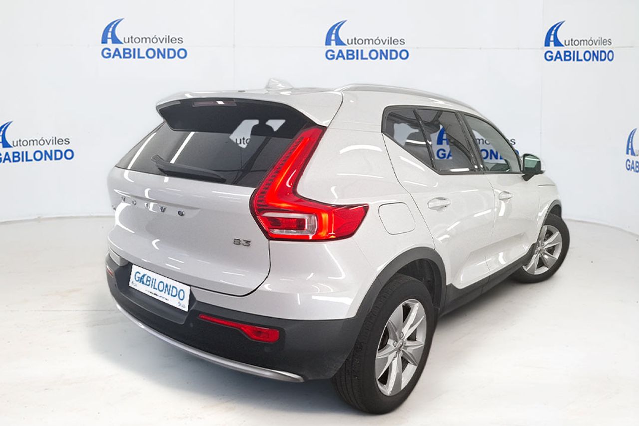 Volvo XC40 2.0 B3 G Essential Auto - Foto 9