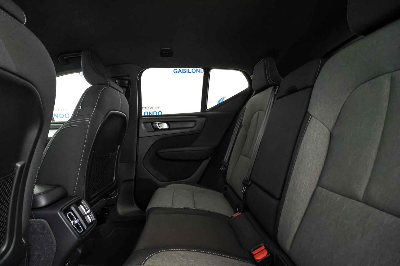 Volvo XC40 2.0 B3 G Essential Auto - Foto 46